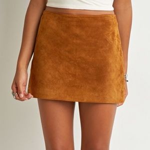 Caramel suede skort
